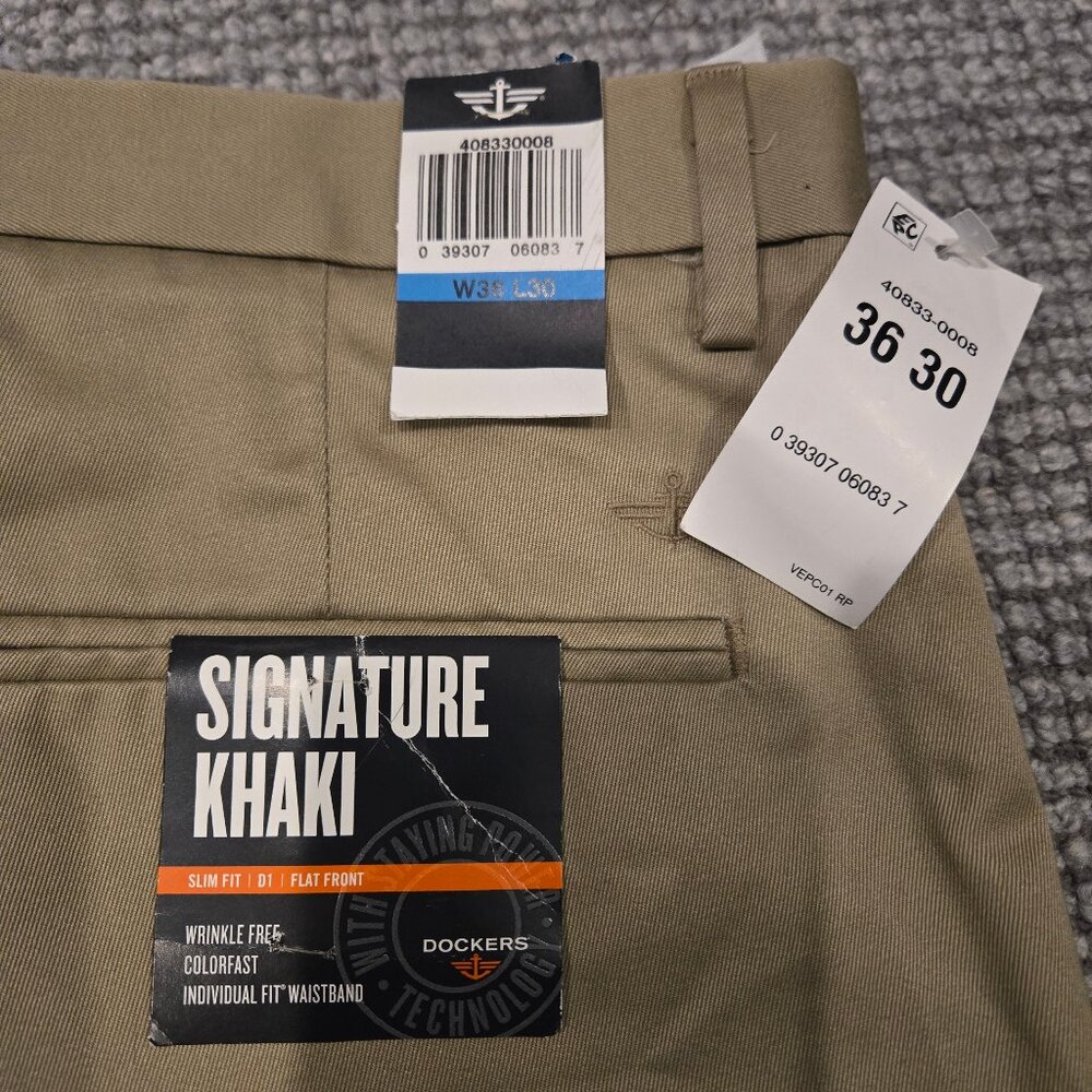 Men's 36x30 Docker's New with tags Signature khaki dress pants